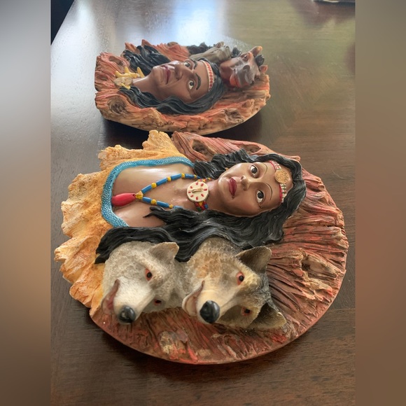 2 Native American Indian Wall or Stand Plaques Hand Painted - Picture 3 of 9